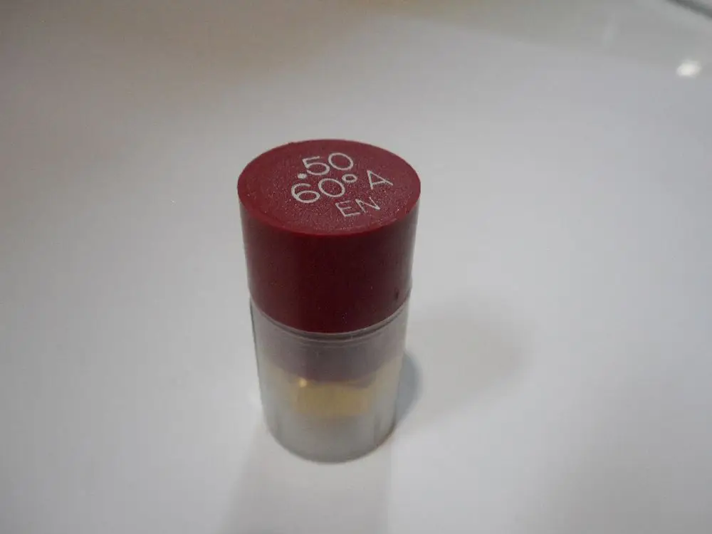 Runde Düse in transparentem Gehäuse mit rotem Deckel. Auf dem Deckel sind Zahlen und Buchstaben eingraviert. Produkt von Remeha.